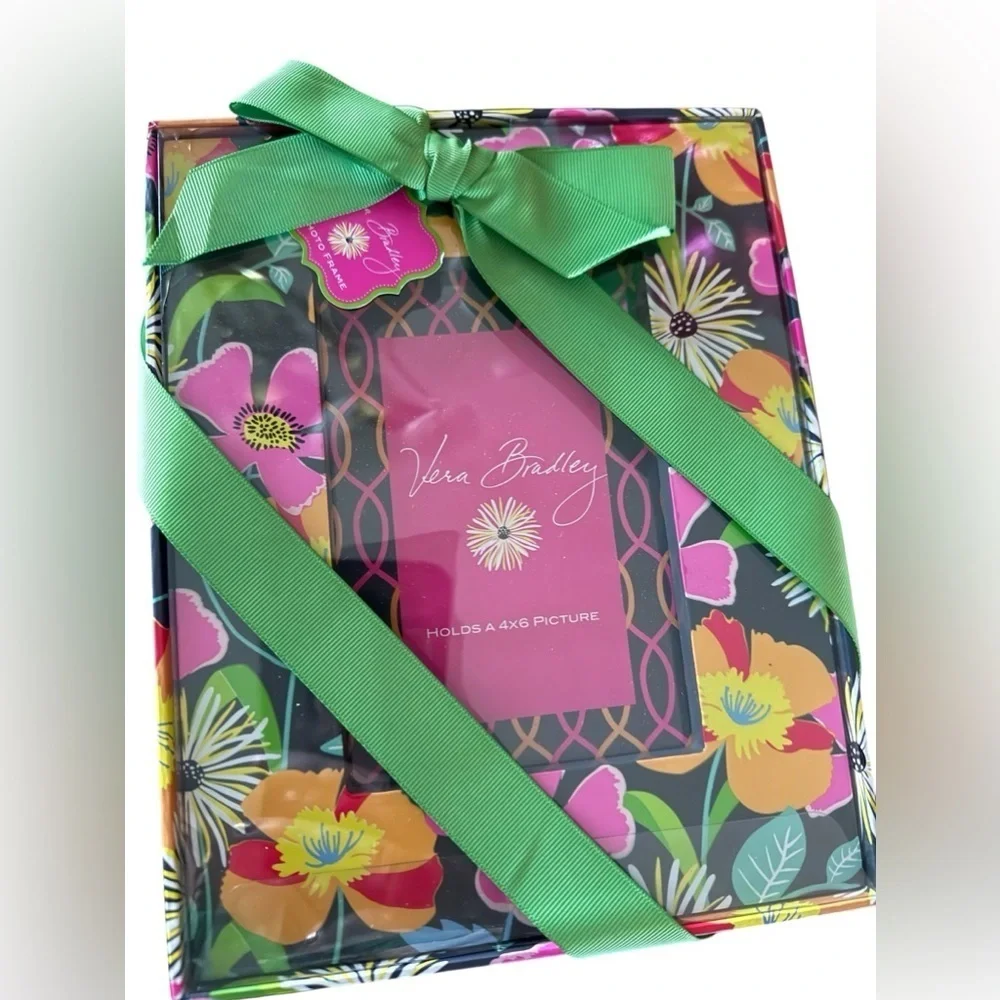 NWT-Vera Bradley Photo Frame Jazzy Blooms Pattern. Holds a 4x6 photo.
